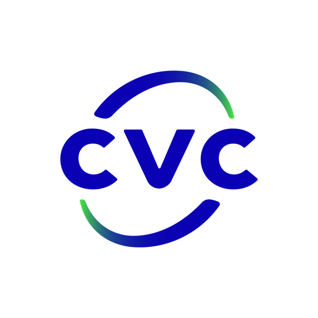 Logo da CVC com círculos azuis em volta das letras C, V e C